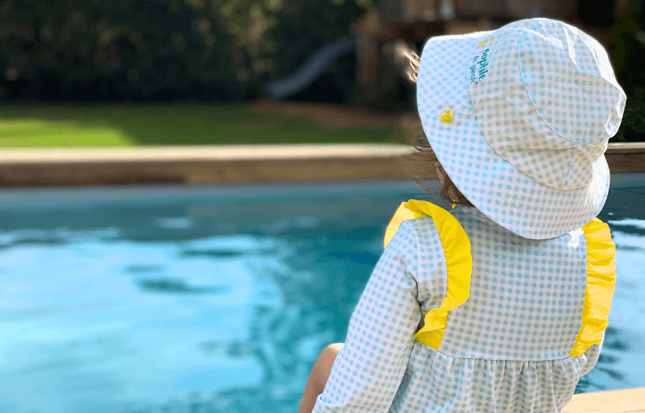 Les vêtements anti-UV signés Les Petits Protégés garantissent la meilleure des protections solaires.